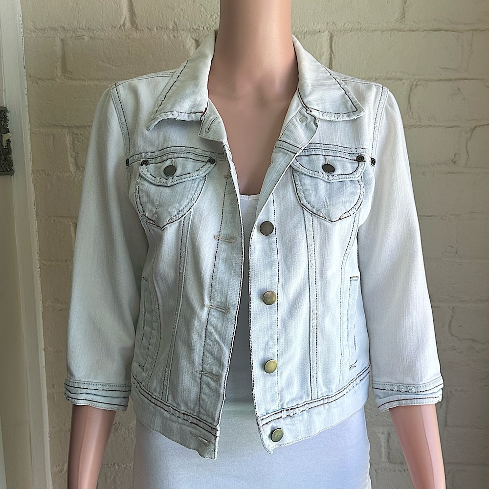 Forever 21 size small light wash blue jean basic casual jacket denim